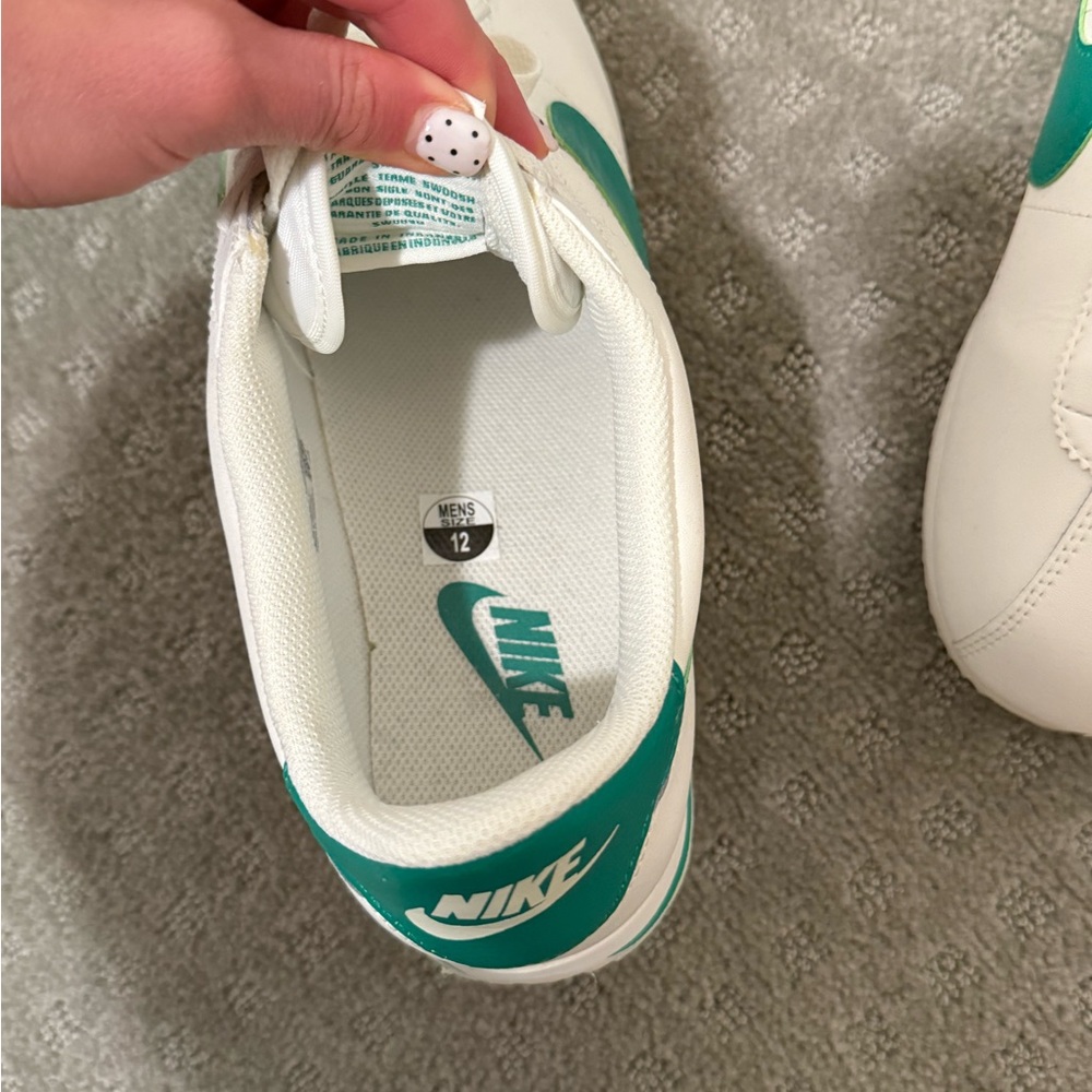 Nike Mens White and Green Sneakers